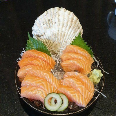 salmon sashimi (12 pcs)