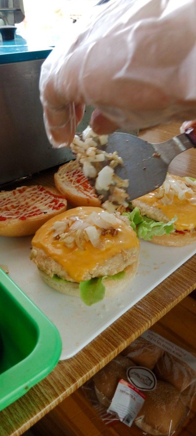 วัตถุดิบคัดสรรด้วยหัวใจ มีระยะเวลาในการปรุงสุก จึงเร่งไม่ได้ เดี๋ยวเป็นไข้หูดับน