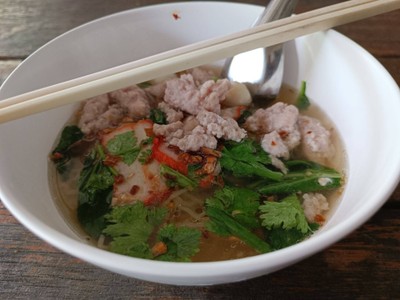 บะหมี่น้ำไม่งอก