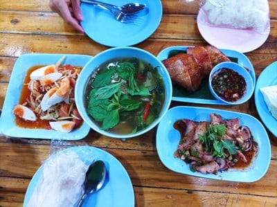 อาหาร หรือ เครื่องดื่ม