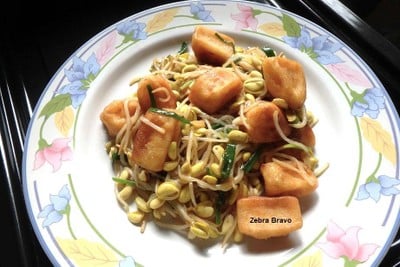 เต้าหู้ไข่ผัดถั่วงอกหัวโต