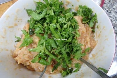 วิธีทำ ลาบไก่ก้อนคลุกเกล็ดขนมปังทอด วิธีทำ ลาบไก่ก้อนคลุกเกล็ดขนมปังทอด