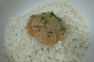 วิธีทำ ลาบไก่ก้อนคลุกเกล็ดขนมปังทอด วิธีทำ ลาบไก่ก้อนคลุกเกล็ดขนมปังทอด