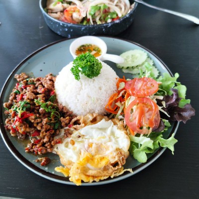ข้าวกระเพราหมูสับ ไข่ดาว