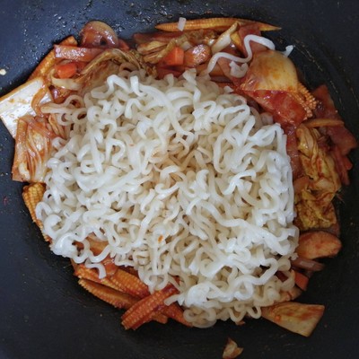 วิธีทำ บะหมี่กึ่งผัดพริกเกาหลี วิธีทำ บะหมี่กึ่งผัดพริกเกาหลี