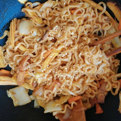 วิธีทำ บะหมี่กึ่งผัดพริกเกาหลี วิธีทำ บะหมี่กึ่งผัดพริกเกาหลี