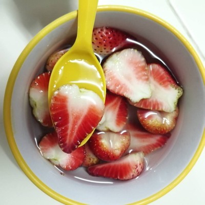 สตอเบอรี่ลอยแก้ว
