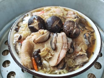 วิธีทำ ไก่นึ่งสมุนไพรเห็ดหอม วิธีทำ ไก่นึ่งสมุนไพรเห็ดหอม