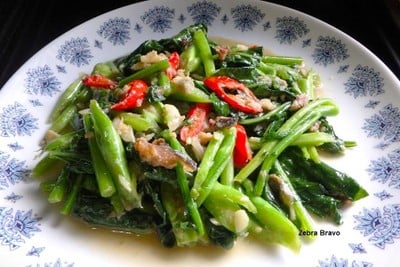 ผัดคะน้าปลาเค็ม