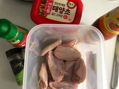 วิธีทำ ปีกกลางไก่อบซอสโคชูจัง วิธีทำ ปีกกลางไก่อบซอสโคชูจัง