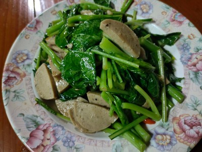 วิธีทำ คะน้าผัดหมูยอ