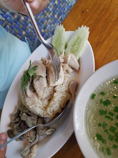 ข้าวมันไก่เครื่องใน