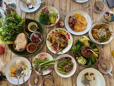 ชบาบาร์น ครัวอีสานวินเทจ  อุดธานี
