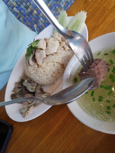 ข้าวมันไก่เครื่องใน