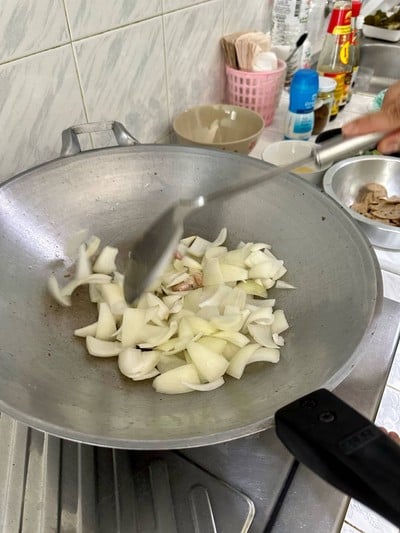 วิธีทำ ผัดหมูยออุบลฯหอมใหญ่ วิธีทำ ผัดหมูยออุบลฯหอมใหญ่