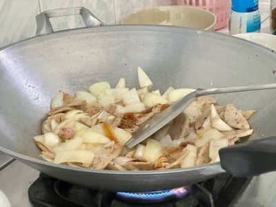 วิธีทำ ผัดหมูยออุบลฯหอมใหญ่ วิธีทำ ผัดหมูยออุบลฯหอมใหญ่