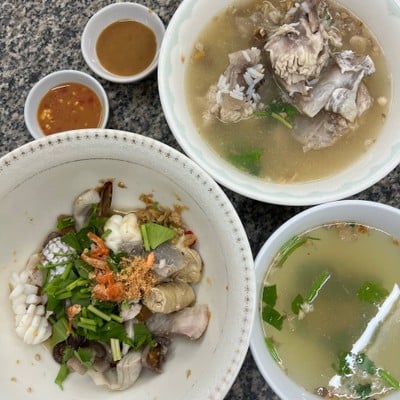 ข้าวต้มปลากิมโป้ (เฮียฮ้อ) เจริญกรุง เจริญกรุง