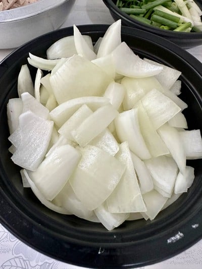 วิธีทำ ผัดหมูยออุบลฯหอมใหญ่ วิธีทำ ผัดหมูยออุบลฯหอมใหญ่