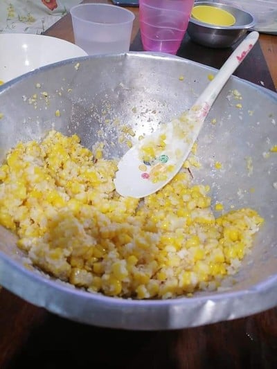วิธีทำ ข้าวโพดคลุกมะพร้าว วิธีทำ ข้าวโพดคลุกมะพร้าว