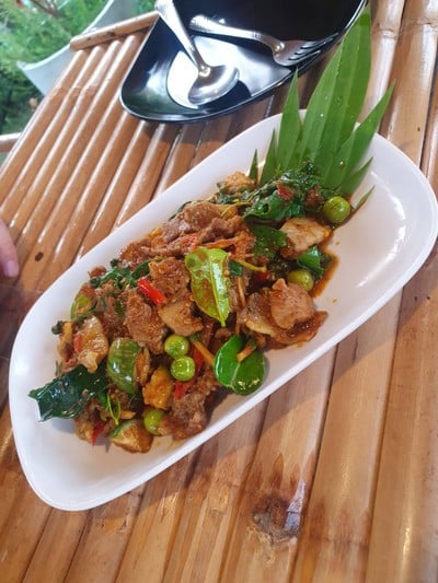 ผัดเผ็ดหมูป่า