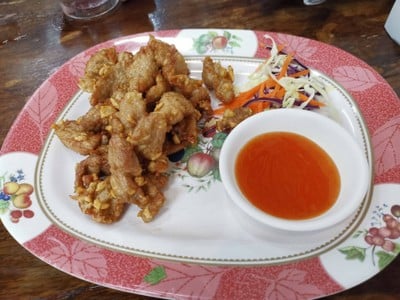 หมูทอดกระเทียม