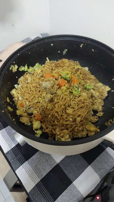 มาม่าผัดไข่ 
