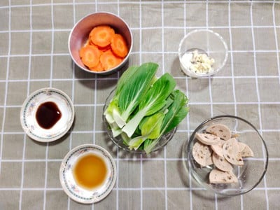 วิธีทำ ผัดกวางตุ้งหมูยอ วิธีทำ ผัดกวางตุ้งหมูยอ