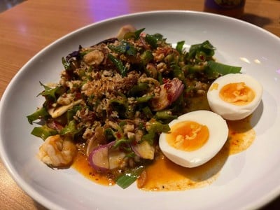 ยำถั่วพลูกุ้งสด