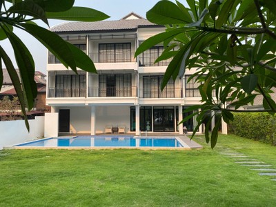 สระว่ายน้ำ/ชายหาด