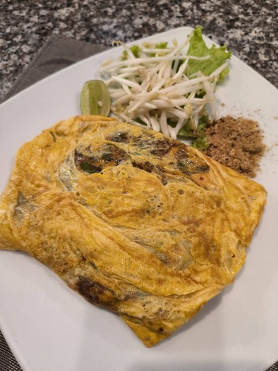 วุ้นเส้นผัดไทยห่อไข่