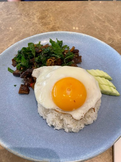ข้าวกระเพราหมูตุ๋น