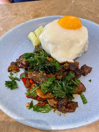 ข้าวกระเพราหมูตุ๋น