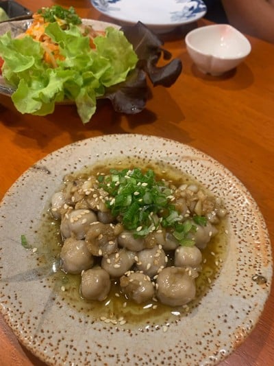 ปากปลาหมึกผัดเนยกระเทียม