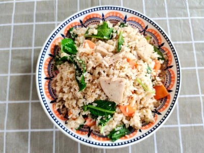 ข้าวผัดหมูยอใส่คะน้า ข้าวผัดหมูยอใส่คะน้า