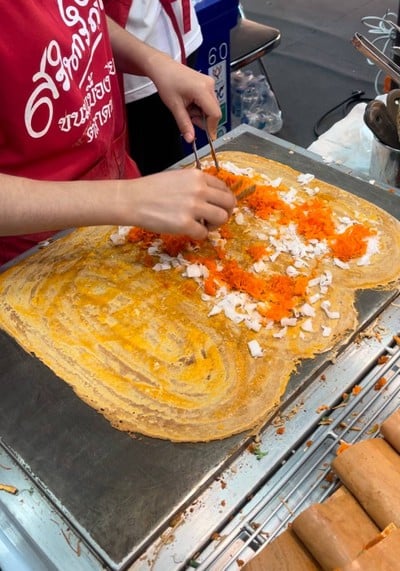 สรินทร์ทิพย์ ขนมเบื้องไทย ตลาดพลู ตลาดเดินเล่น