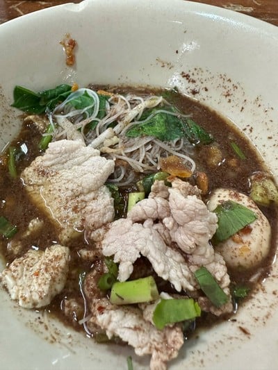 เส้นหมี่หมูน้ำ