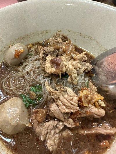 เส้นหมี่ เนื้อ น้ำตก