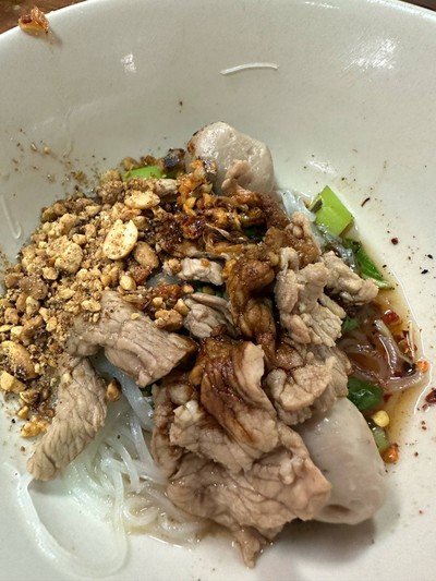 เส้นเล็กแห้งหมู