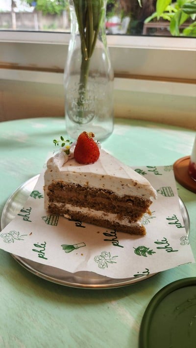 Caramel Earlgrey cake