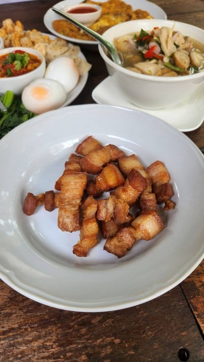 หมูสามชั้นทอดน้ำปลา