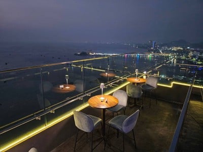 บรรยากาศ Silver Moon Rooftop Bar Novotel Sriracha & Koh Si Chang Marina Bay