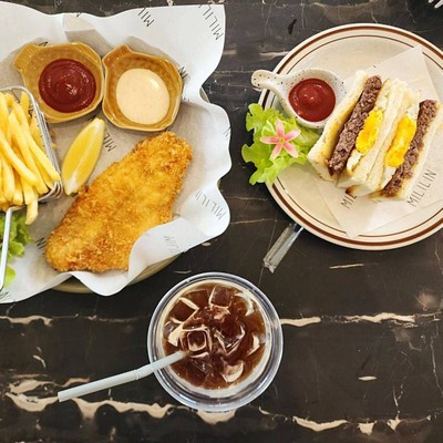 อาหาร หรือ เครื่องดื่ม