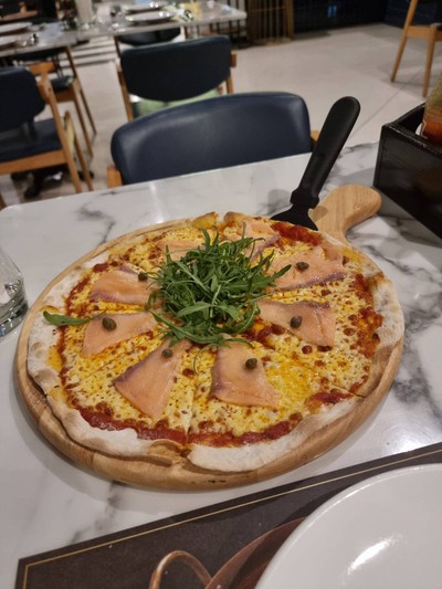 พิซซ่าแซลมอน