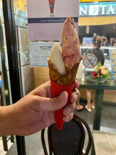 Cassis orange & Black Sesame Mochi