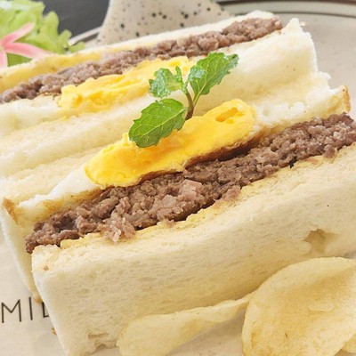 แซนวิชเนื้อบด