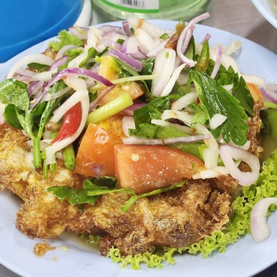 ยำไข่ดาว