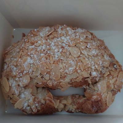 อัลมอนด์ครัวซอง