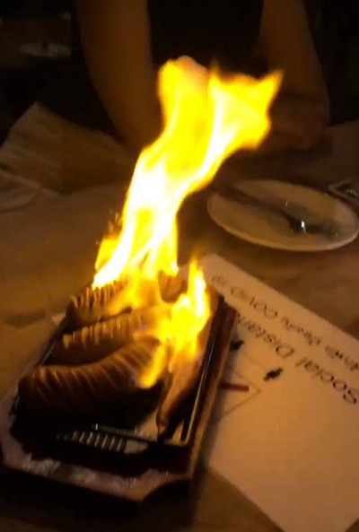 โฮมเมดไส้กรอกหมูพริกกระทะร้อน