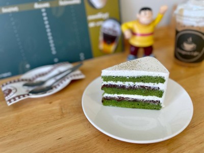 🍰 Green Tea Red Bean Cake. (Price 55 Baht.)