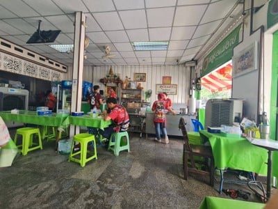 บรรยากาศ คุณแดงก๋วยจั๊บญวน ถ.พระอาทิตย์